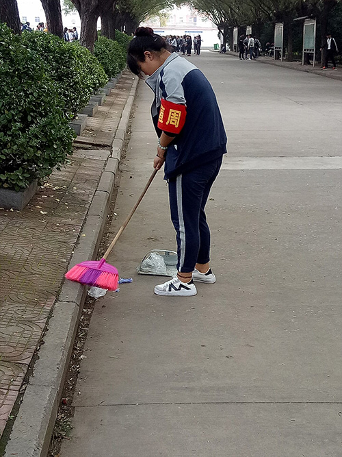 文明值周 -- 校园一道亮丽风景线