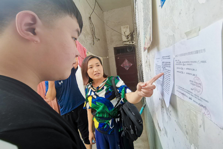 帮扶“心连心” 共筑家校情――漯河第一中专开展建档立卡贫困家庭资助政策走访宣讲活
