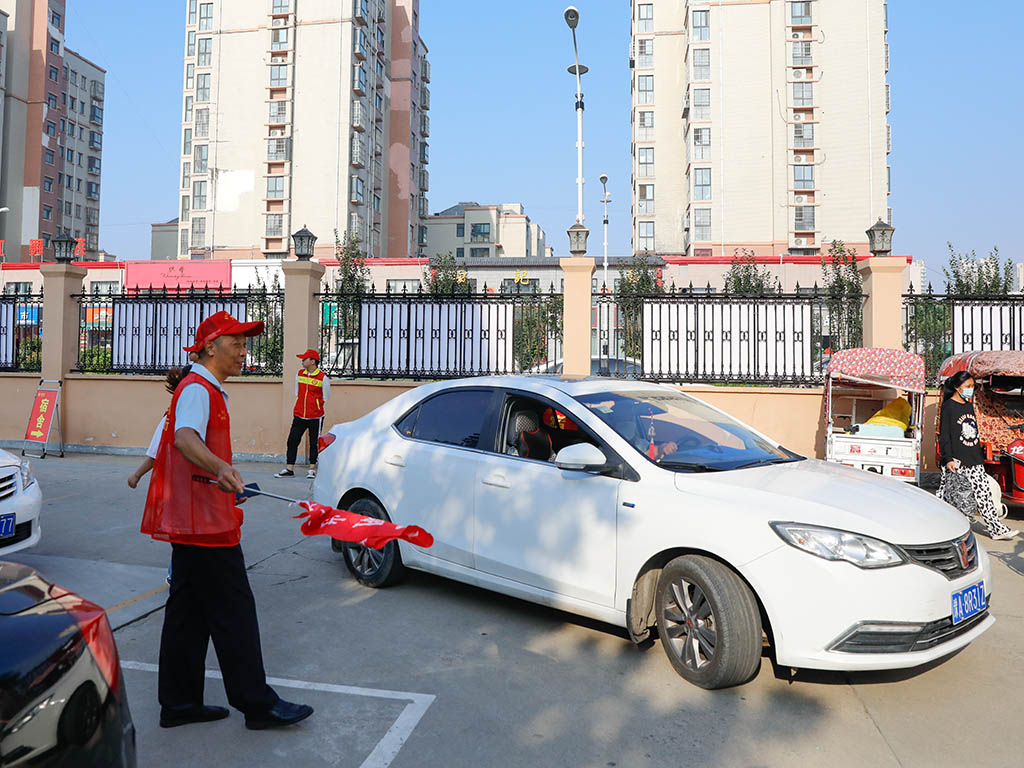 阳光明媚风和煦 欢欣洋溢迎新来 ―― 漯河第一中等专业学校2020级新生报到