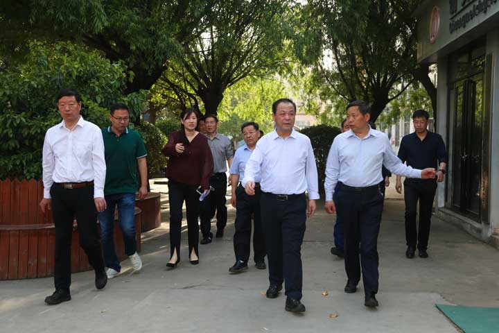 河南省扶贫办领导莅临我校考察指导工作