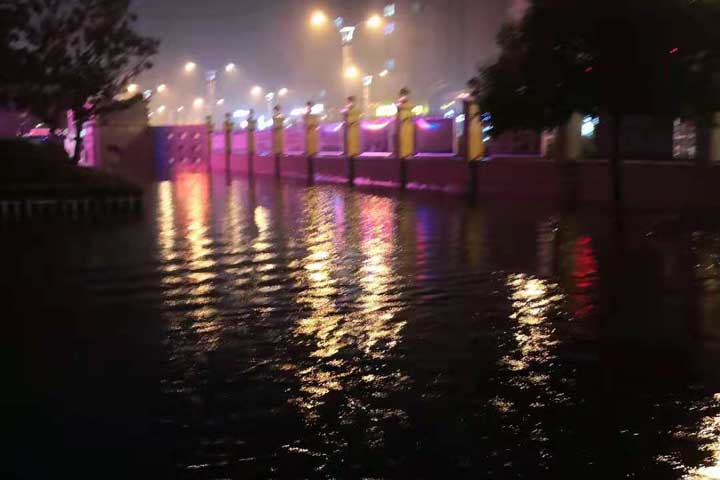阳光总在风雨后――我校积极行动,有效应对暴雨灾害天气