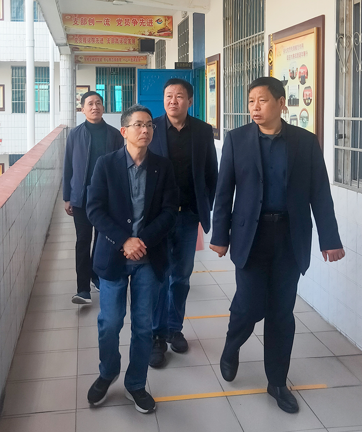 漯河市教育局党办主任朱军华来我校检查指导党建工作