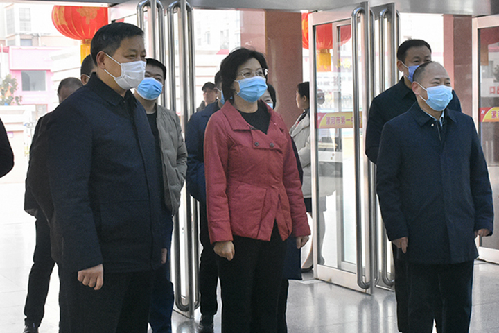 漯河市政协主席吕岩一行到漯河第一中专进行调研