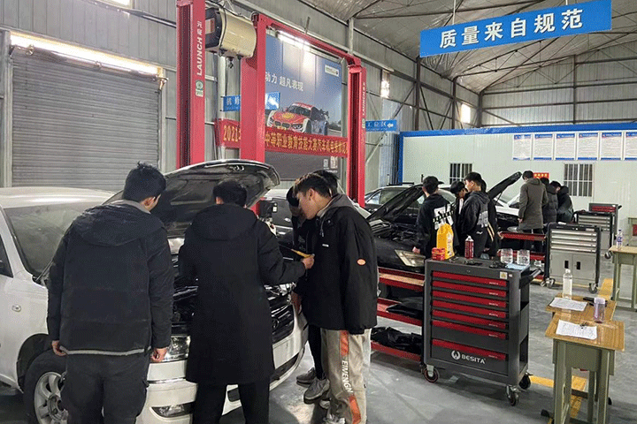1+X证书制度汽车运用与维修职业技能等级证书试点院校考评在我校开考