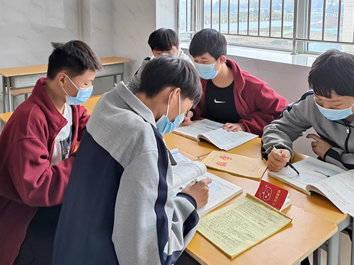 示范引领促课改 分组教学增实效