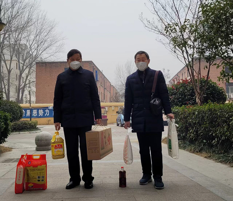 新春送关爱 浓情暖人心 ――漯河市第一中等专业学校开展春节慰问工作