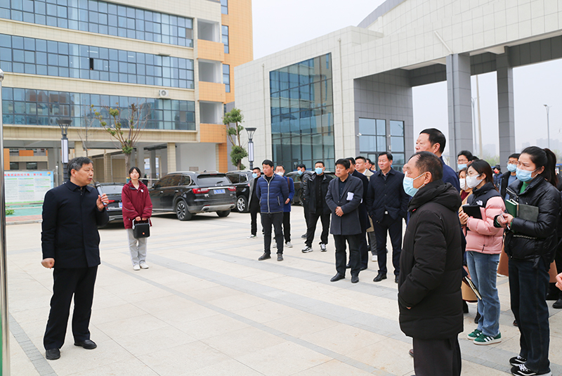 漯河市中等职业学校实施标准化建设工程现场会在我校召开