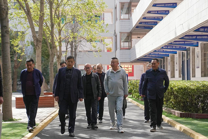 漯河市第一中等专业学校建校四十周年校庆活动 ――著名书法家田振亚先生一行参访母校