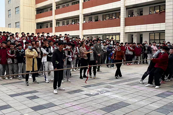 拔河聚班心 团结展风采 ――机电及汽车工程部拔河比赛