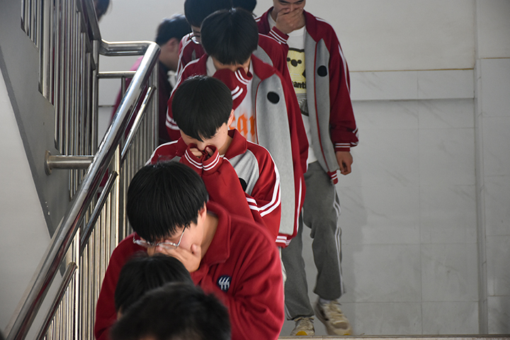 提升自救能力、增强安全意识 --漯河市第一中专开展应急疏散演练
