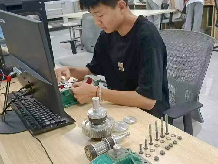 最美未来工匠——刘如龙