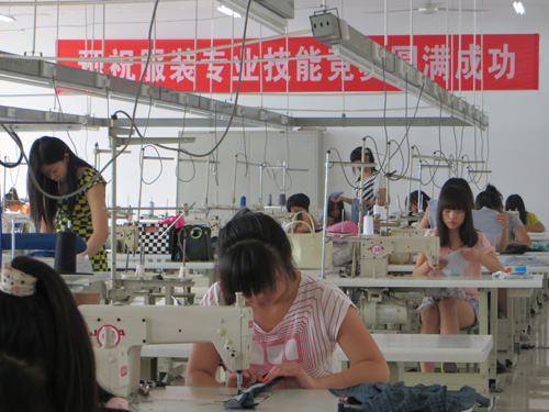 12级服装专业举行技能竞赛