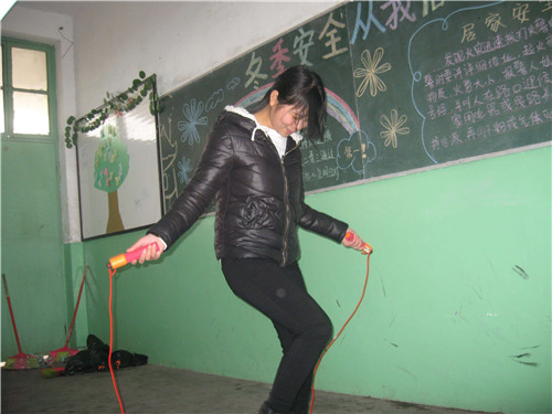 14会计2班举行跳绳比赛